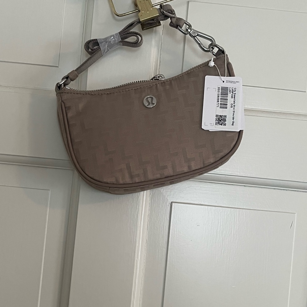 Lululemon city essentials mini shoulder bag